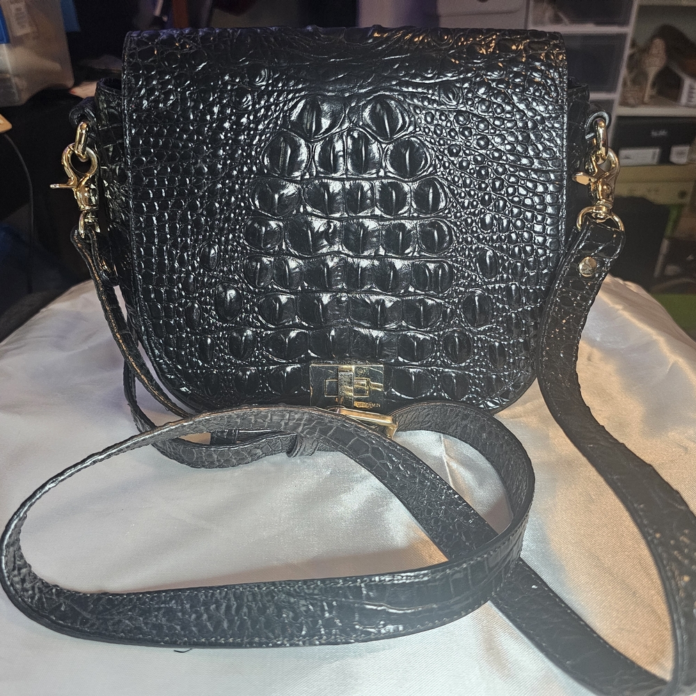 Elegant Black Crocodile-Embossed Women's Bag